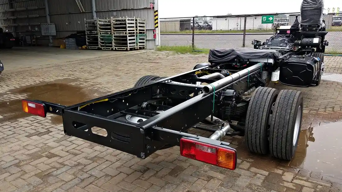 Foto - Mercedes-Benz OF 917 4x2: ‘Kuda Hitam’ Di Rute AKDP