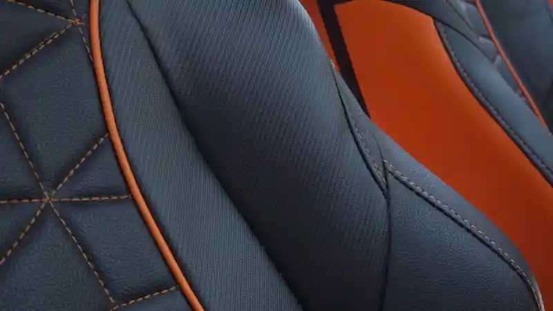 Berita - TIPS: Membersihkan Jok Mobil Berbahan Kulit Sintetis