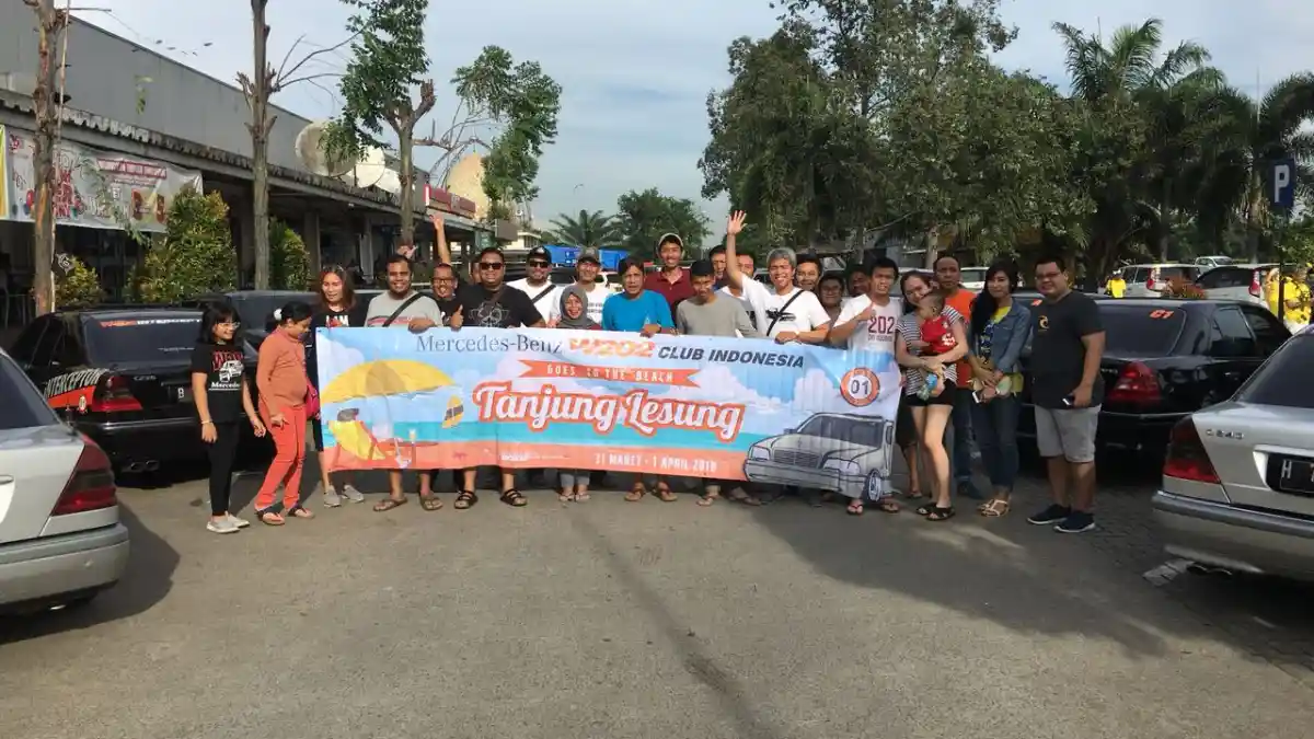 Berita - Mercedes-Benz W202 Club Bikin Guyub Para Anggota Baru Saat Touring