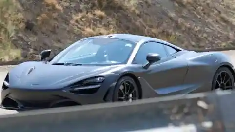 Foto - McLaren 720S Pesaing Lamborghini Aventador Masuk Indonesia Juni 2017