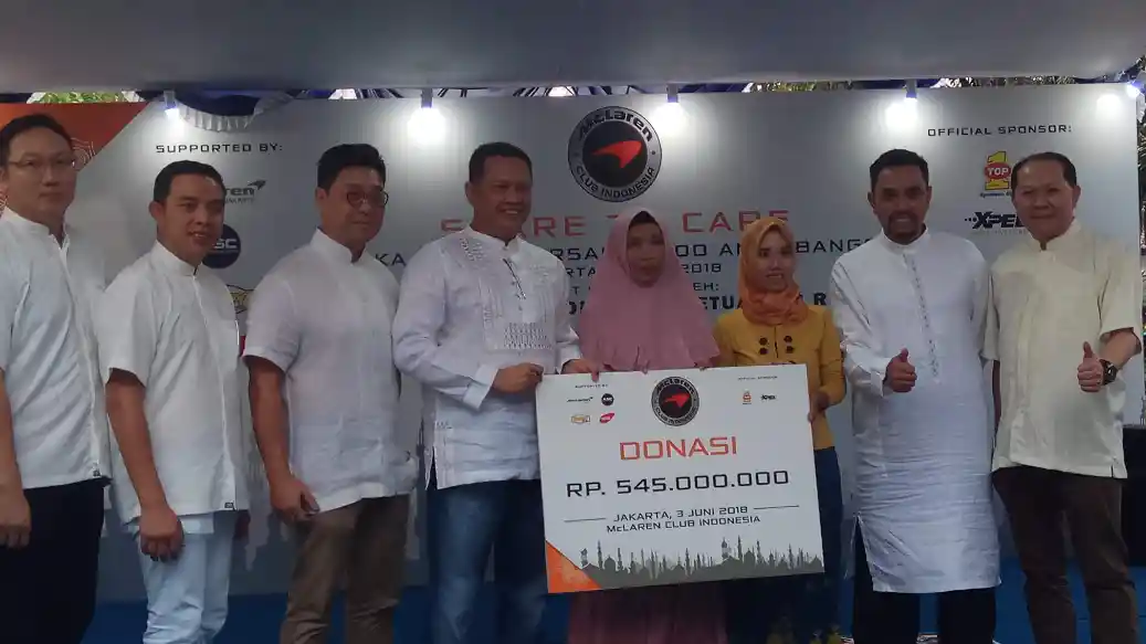 Foto - Bukber Ala Komunitas McLaren dan TOP 1: Donasi Ratusan Juta Rupiah Untuk Anak-anak Yatim