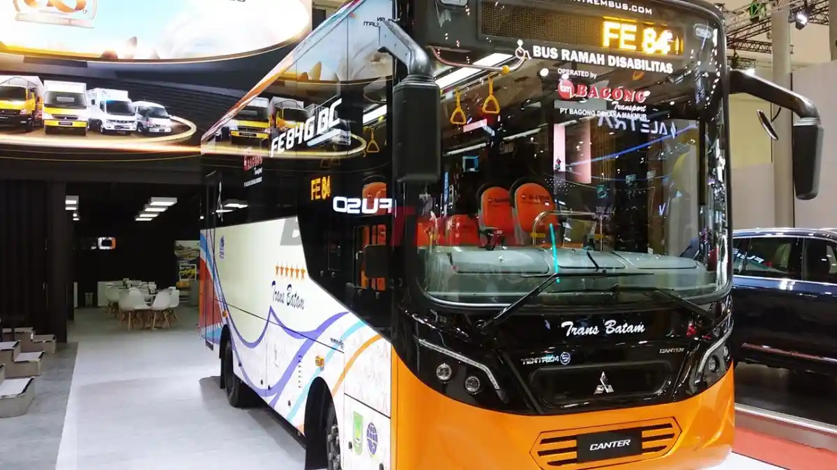 Foto - Dapur Mitsubishi Fuso Di Cakung Bisa Bikin 15 Truk Per Jam