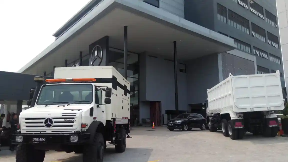 Foto - Dealer dan Bengkel Mercedes-Benz Komersial Hadir Di BSD