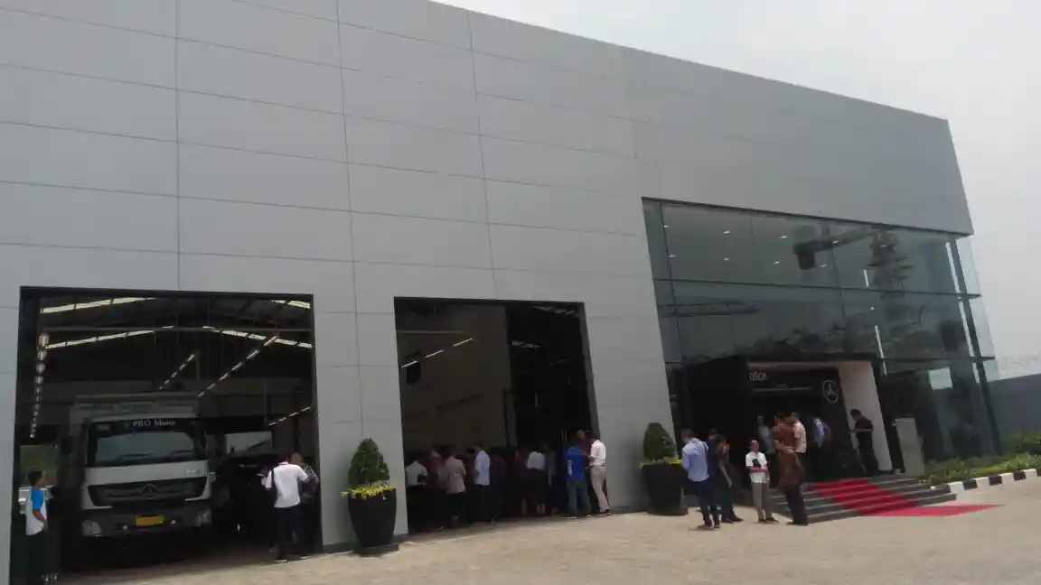 Foto - Dealer dan Bengkel Mercedes-Benz Komersial Hadir Di BSD