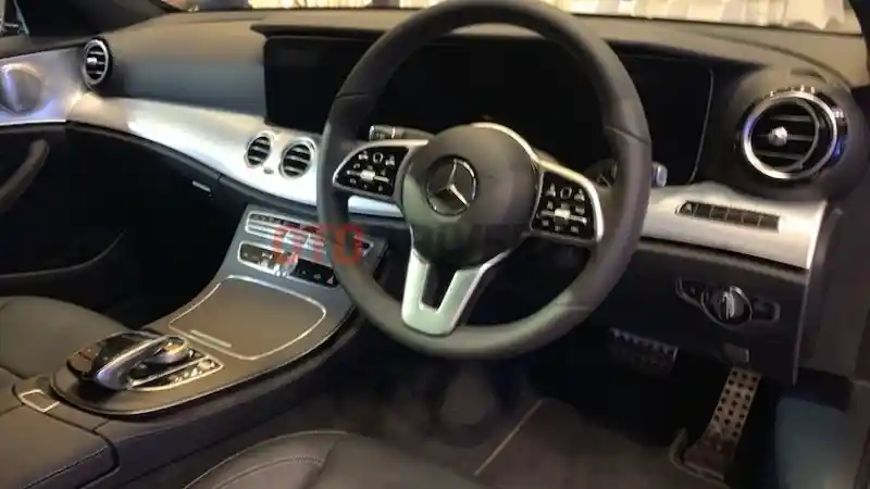 Foto - Beli Mercedes-Benz E-Class Gratis Brompton