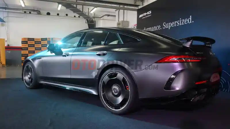 Foto - Sedan Terkencang Mercedes-AMG Debut di Asia Tenggara Dengan Harga Rp 6,19 M (27 FOTO)
