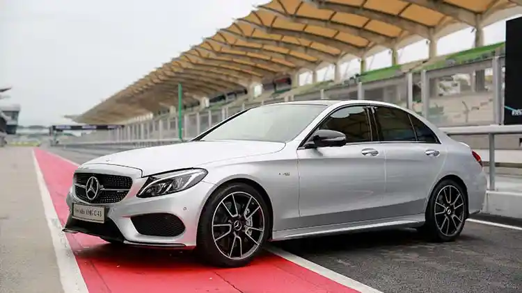 Foto - Mercedes-AMG Varian 43. Tenaga Buas Harga Bersahabat