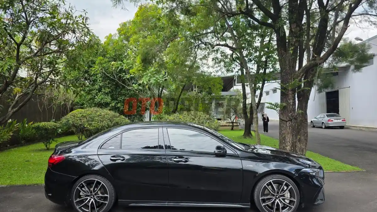 Foto - Holiday In Style 2025, Mercedes-AMG A35 Sedan Sportscar Eropa Paling Rasional