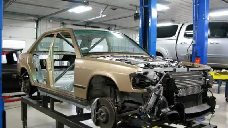 Foto - Sedan Mercy "Serigala Berbulu Domba"