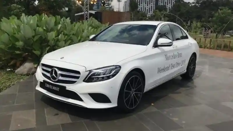 Foto - 15 Unit Mercedes-Benz Bebas Di-Test Drive di Area Gelora Bung Karno Senayan