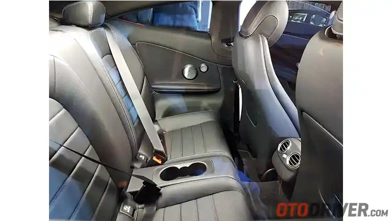 Foto - Cara Bersihkan Jok Kulit Mobil