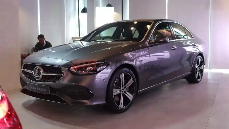 Foto - Mercedes-Benz C-Class Generasi Terbaru Resmi Meluncur, Harga Mulai Rp 970 Juta