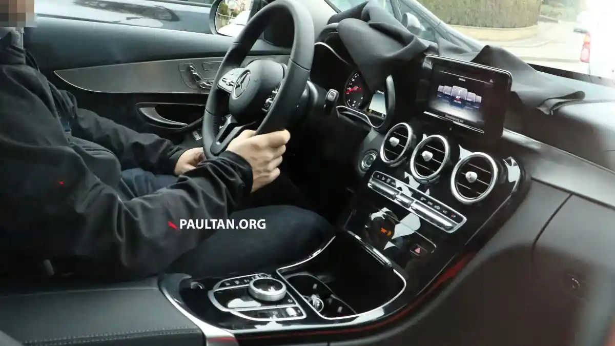 Foto - SPY SHOT: Mercedes-Benz C-Class 2017. Ini Prediksi Ubahannya 