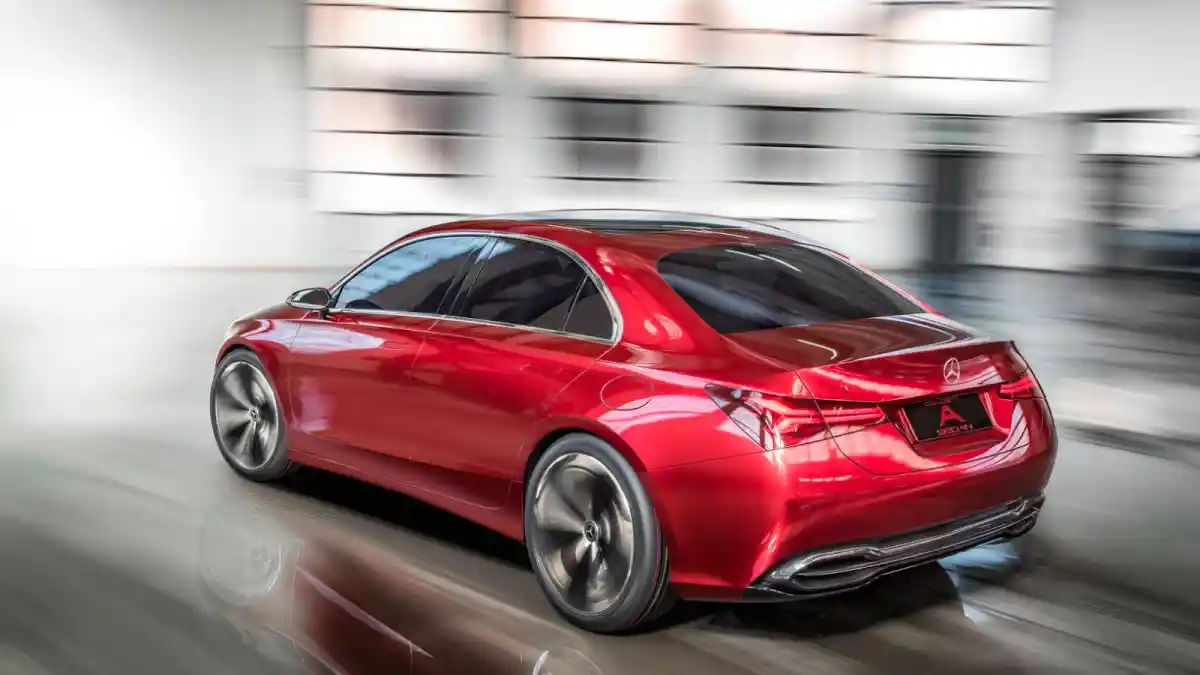 Foto - Mercedes-Benz Perkenalkan A-Class Sedan Di Tiongkok