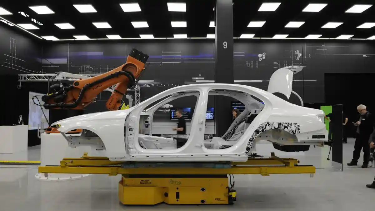 Berita - Merecedes-Benz Keceplosan Ungkap Rencana Hadirkan Pesaing Tesla