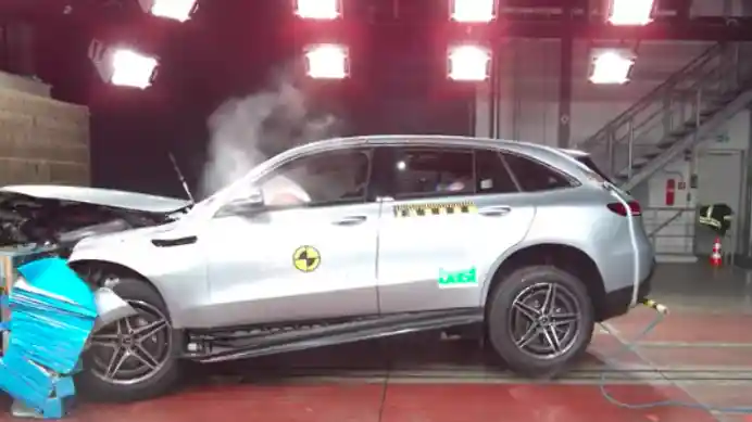 Crash Test - VIDEO: Crash Test Mercedes-Benz EQC (Euro NCAP)