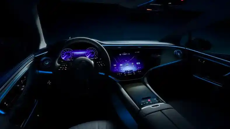 Foto - Mercedes-Benz Tampilkan Teaser EQE Yang Akan Debut Dunia 5 September Mendatang