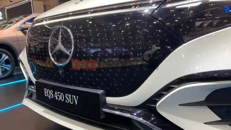 Foto - Spesifikasi Mercedes-Benz EQS SUV, Punya Tampang Aerodinamis dan Kaya Fitur 