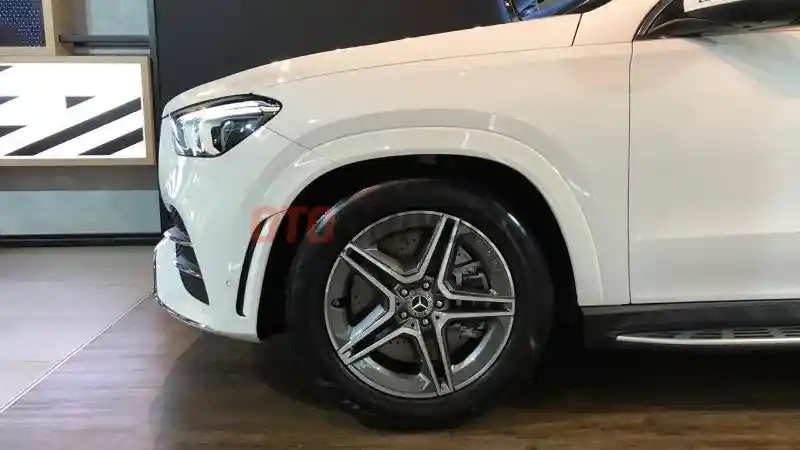 Foto - Mobil Tidak Dipakai Bisa Timbulkan Flat Spot, Apa Itu?