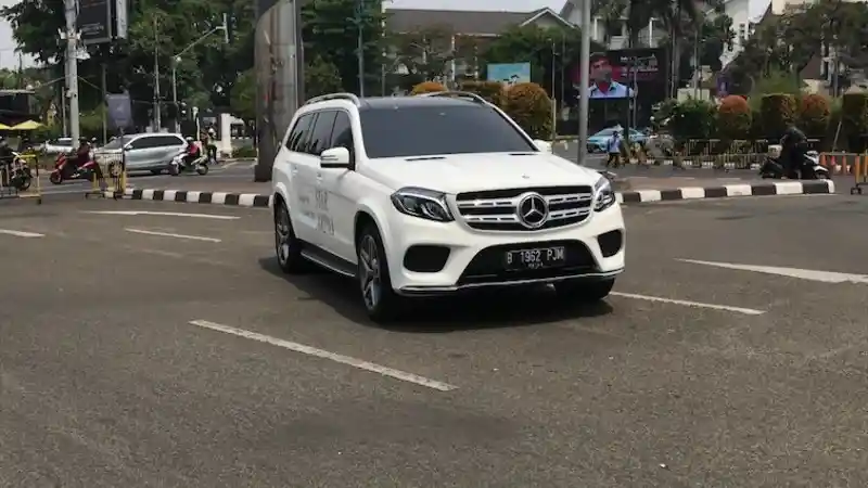 Foto - First Drive: Mercedes-Benz GLS 400 AMG Line 2018