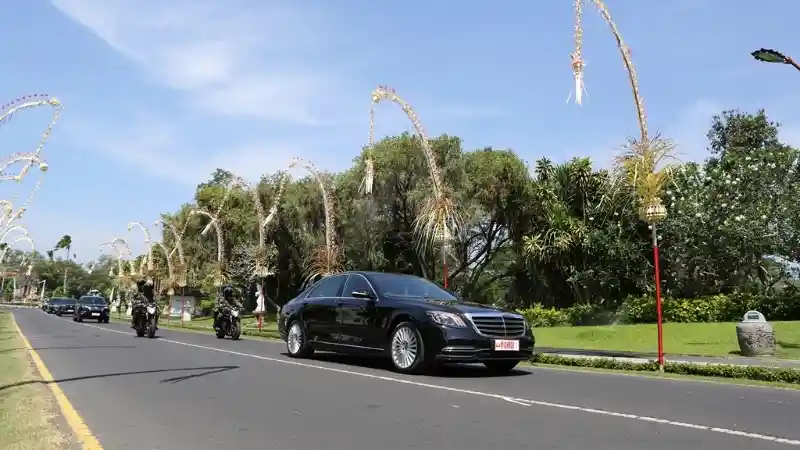 Foto - Puluhan Unit Mercedes-Benz Jadi Armada Sidang Tahunan IMF 2018 di Bali, Apa Alasannya?