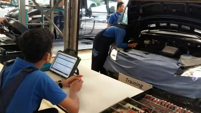 Berita - Mercedes-Benz Indonesia Ajak Media Tengok Fasilitas Pelatihan dan Warehouse