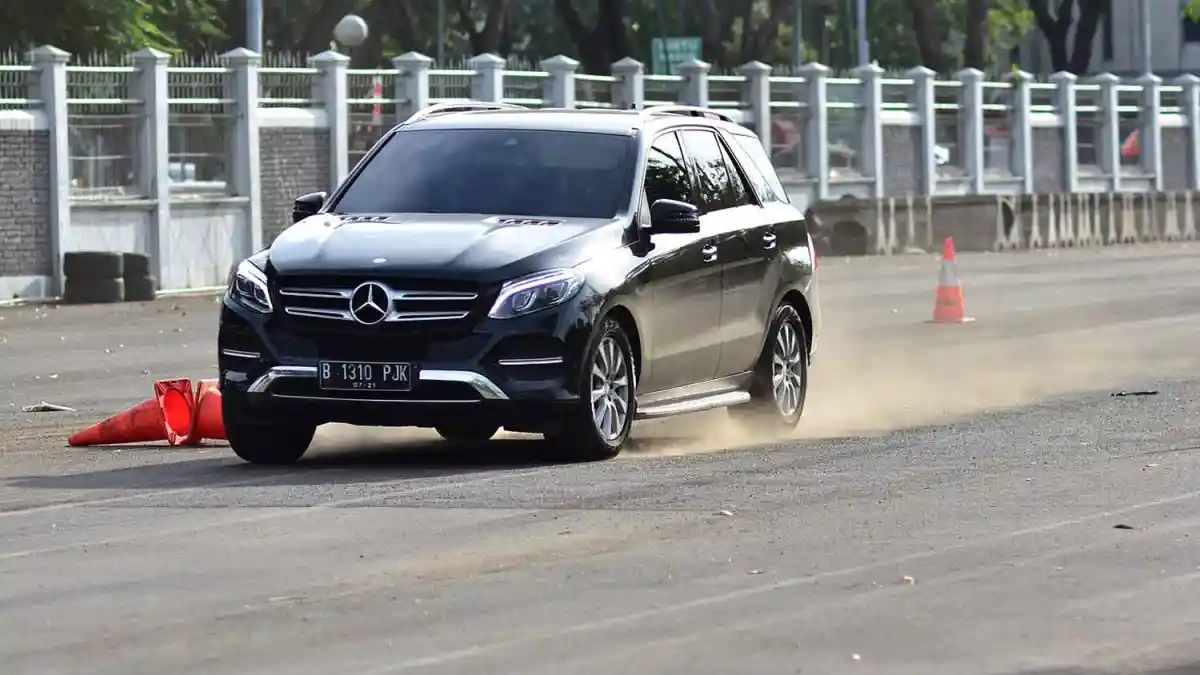 Foto - Intip Keseruan Paspampres Berlatih Pakai Mercedes-Benz (10 Foto)