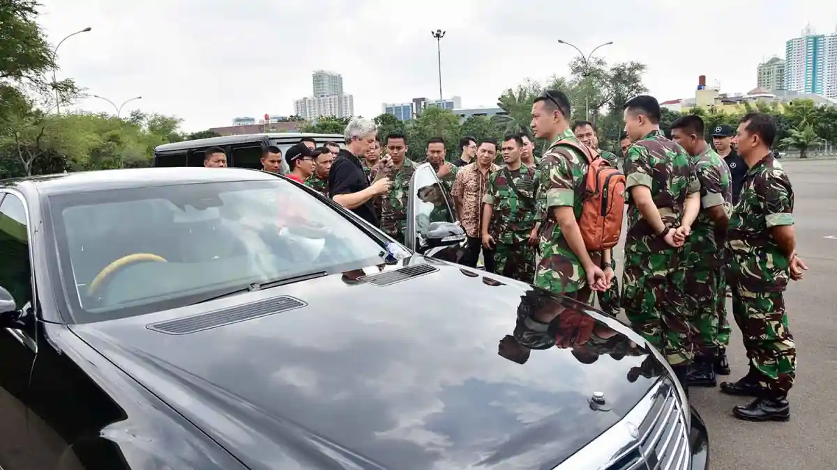 Foto - Intip Keseruan Paspampres Berlatih Pakai Mercedes-Benz (10 Foto)
