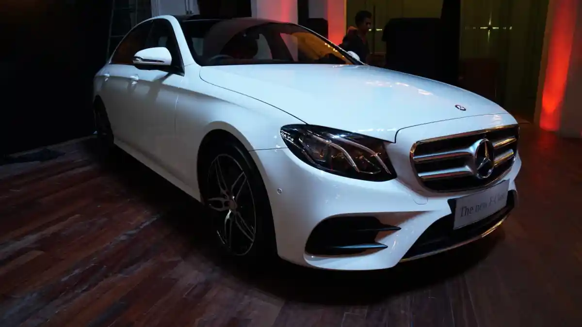 Foto - Mercedes-Benz Indonesia Resmi Perkenalkan E-Class Rakitan Lokal Ke Publik