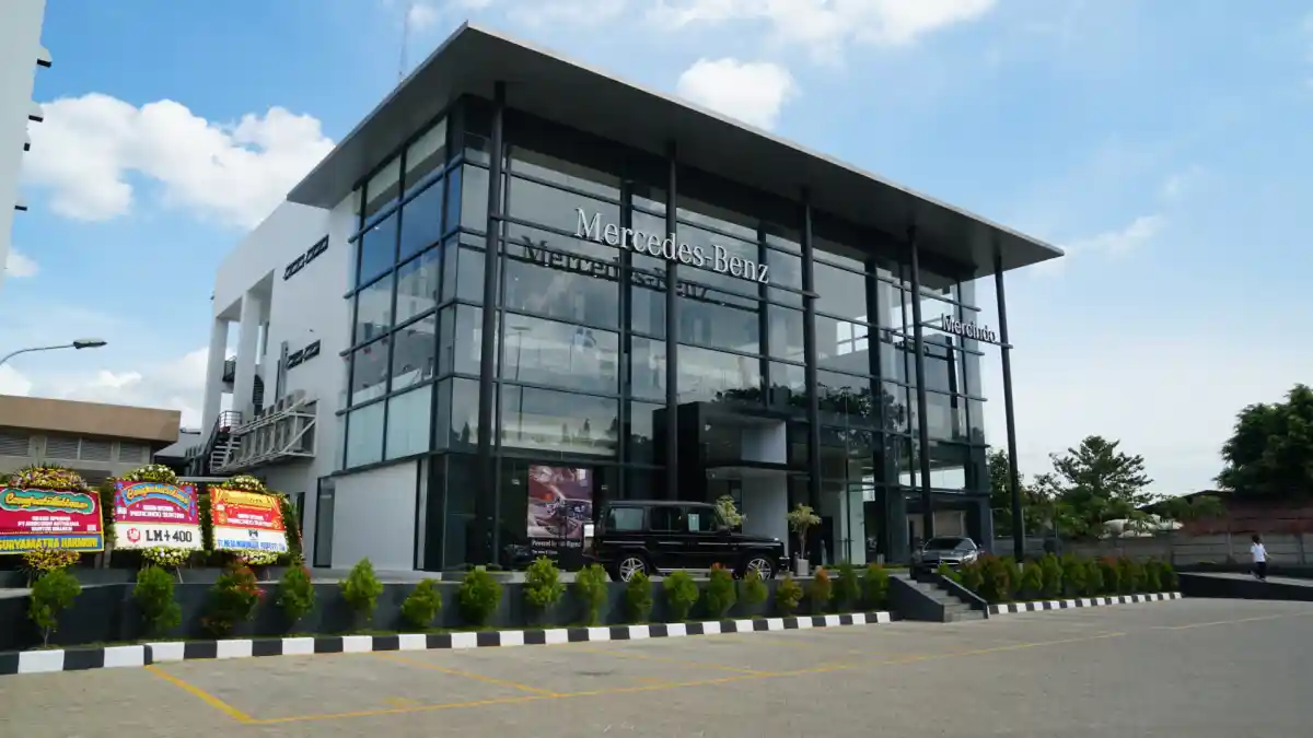 Berita - Mercedes-Benz Indonesia Buka Bengkel Bodi Dan Cat Pertama Yang Bersertifikasi Daimler AG 