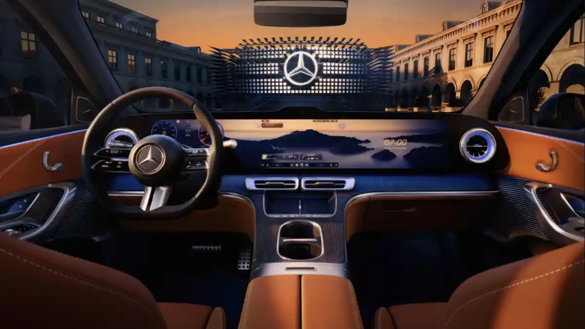 Foto - Setelah BMW iX3 Debut Dunia, Mercedes-Benz Bocorkan Sosok GLC EV