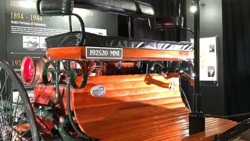 Foto - Begini Spek Mobil Pertama di Dunia 