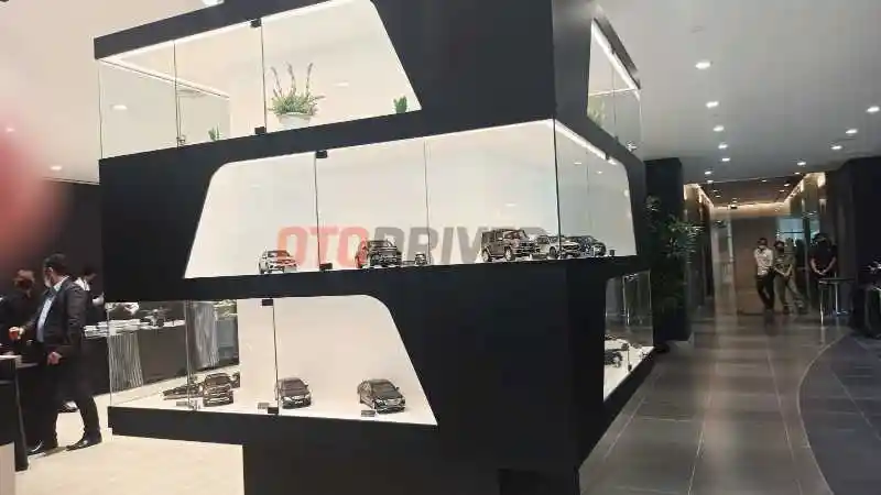 Foto - Manjakan Konsumen, Diler Resmi Mercedes Benz di Wilayah Ini Bawa Konsep Baru