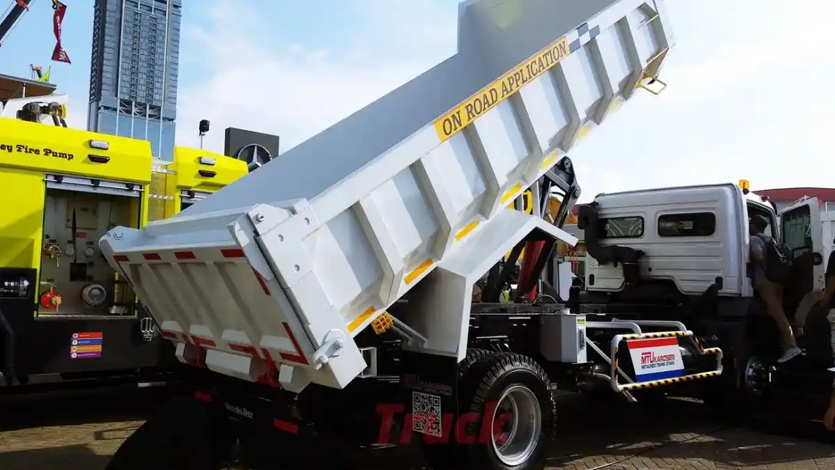 Foto - Mercedes-Benz Luncurkan Truk Baru Seri Axor 1626 C