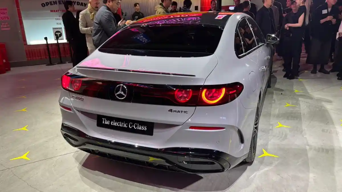 Foto - Melihat Lebih Dekat All-New C-Class Electric, Standar Baru Segmen Sedan Listrik Premium