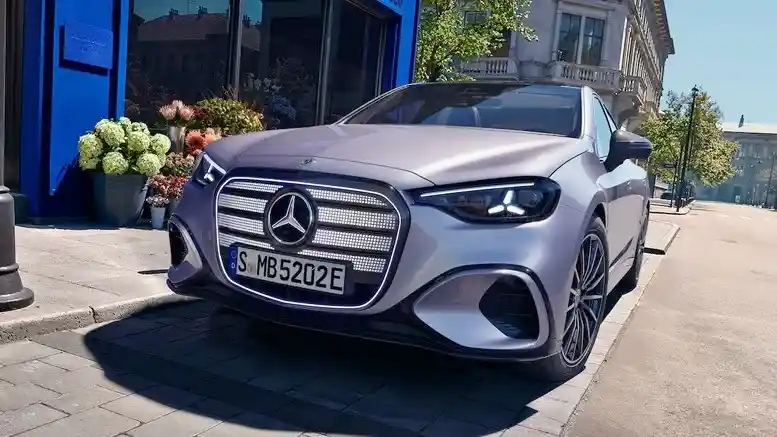 Foto - BAIC dan Mercedes-Benz Bikin C-Class Baru Bertenaga Listrik