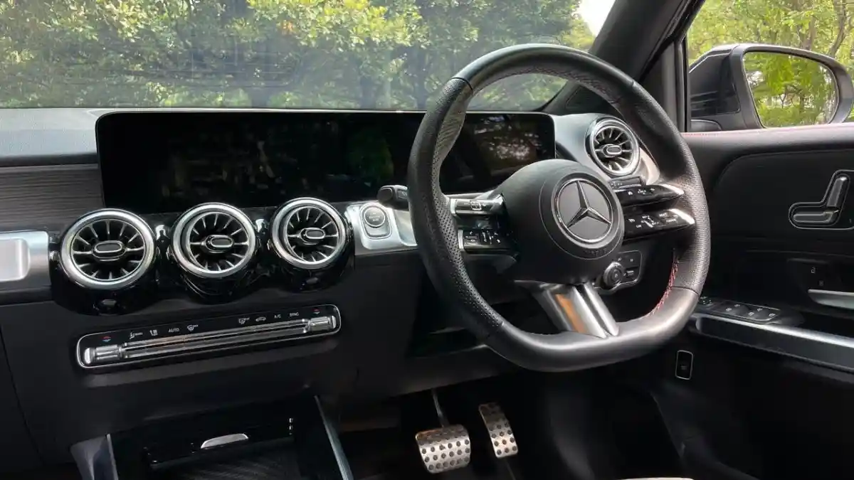 Foto - Mudik In Style 2026: Suka Duka Berlibur Dengan Mercedes-Benz GLB 200 AMG Line