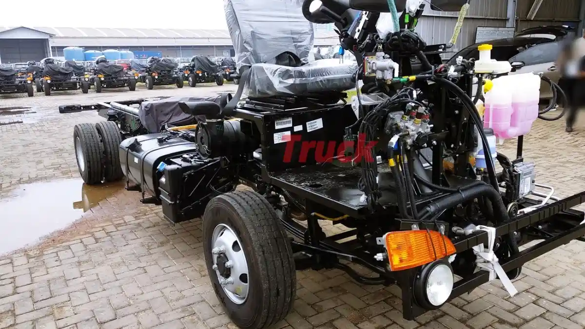 Foto - Dealer Asal Bandung Ini Paling Banyak Merilis Bus Mercedes-Benz Pada Tahun 2024