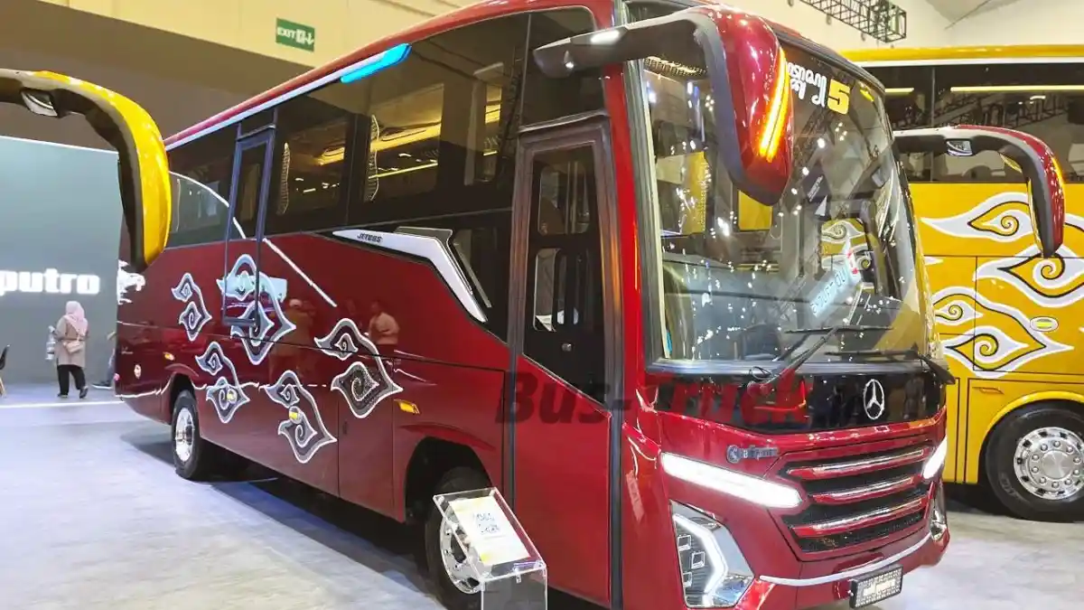 Foto - Daimler Truck Dan Toyota Gabungkan Mitsubishi Fuso-Hino, Siap Jadi Raksasa Di Asia