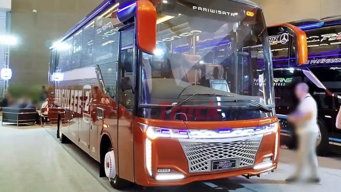 Foto - Penjualan Mercedes-Benz Bus Naik, DCVI Serah Terima Puluhan Bus di Busworld