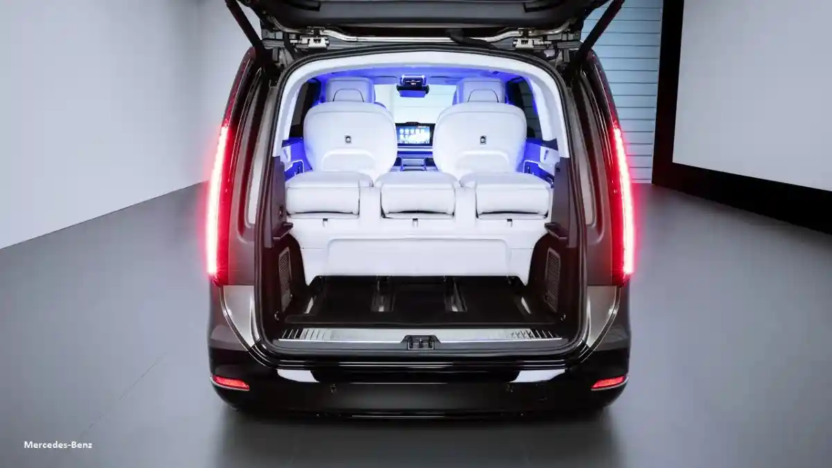 Foto - Mercedes-Benz VLE, MPV Listrik Penantang Produk Tiongkok