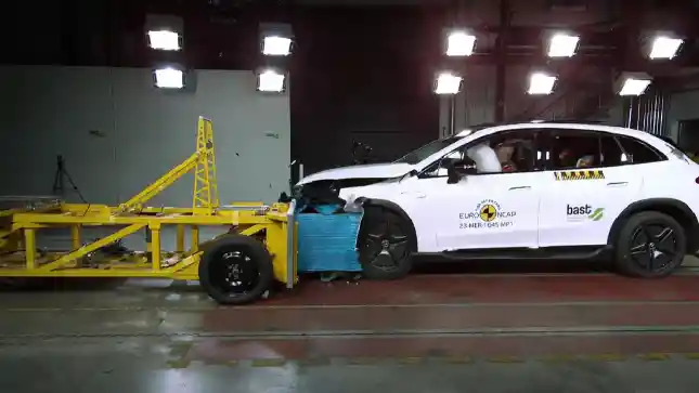 Crash Test - VIDEO: Crash Test Mercedes-EQ EQE SUV (Euro NCAP)