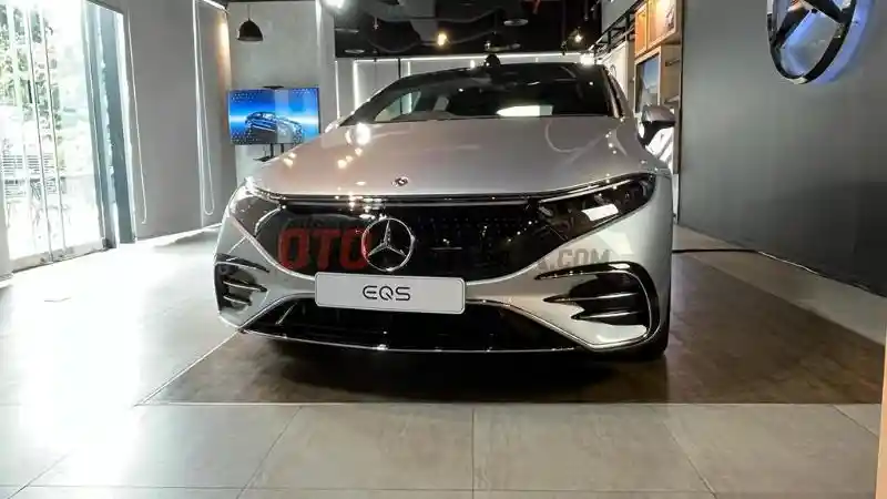 Foto - GALERI: Mercedes EQS 2022 (17 FOTO)