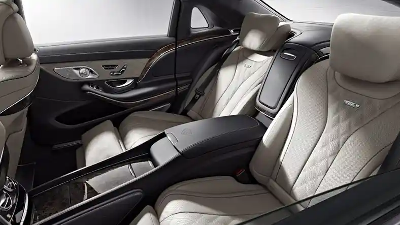 Foto - Mercedes Rilis Maybach di Thailand