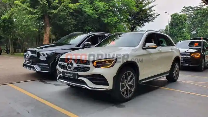 Berita - Mercedes-Benz Luncurkan 2 Model Sekaligus