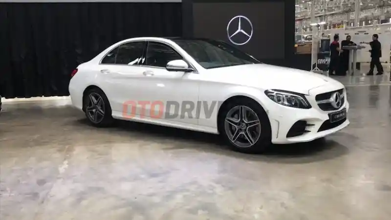 Foto - Mercedes-Benz C-Class CKD Dapati Facelift, Harga Mulai RP 865 Jutaan 