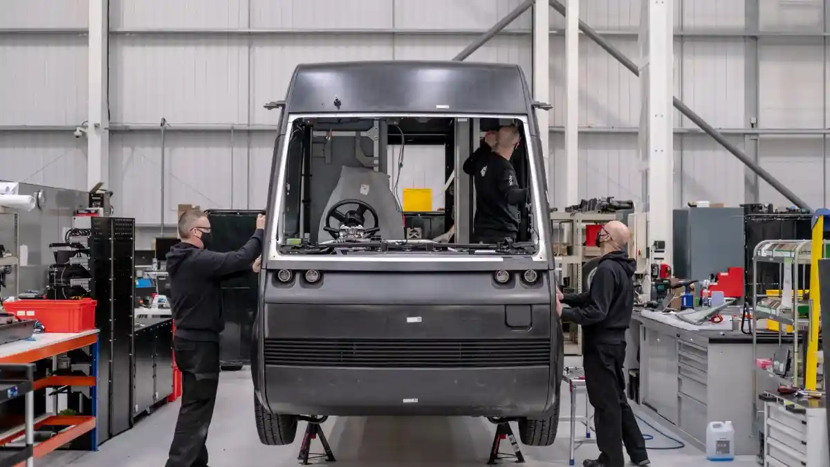 Foto - Arrival, Calon Raja Mobil Van Masa Depan