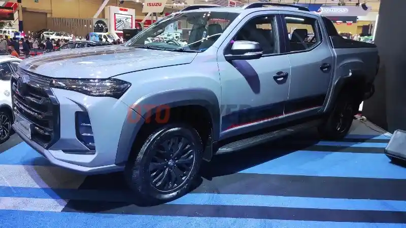 Foto - Bedah Toyota Hilux GR dan MG Extender, Pick Up Double Cabin Sangar di GIIAS 2022