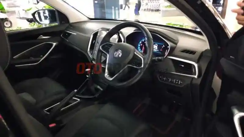 Foto - Melihat Langsung Kembaran Wuling Almaz Bermerek MG di India