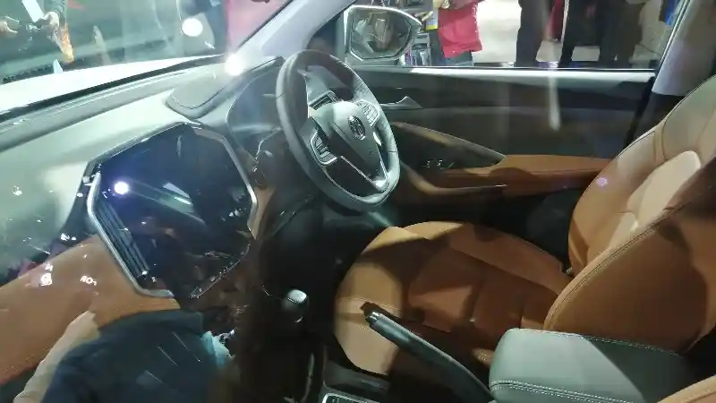 Foto - Almaz Captain Seat Ala India Mengaspal. Banderol Mulai Rp 257 Jutaan